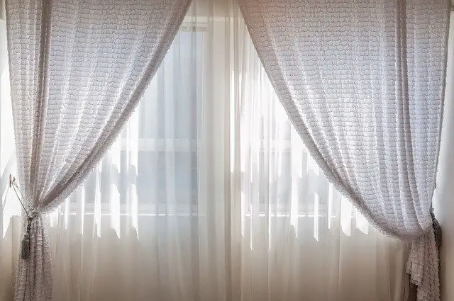 Hanging curtains without drilling